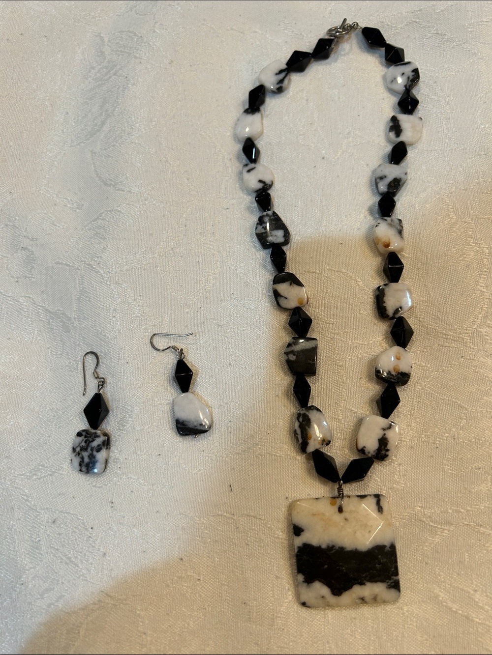 Handmade Blk and Wht Stone Pendant Necklace and Earrings Set. 20” long 1-1/2 sq